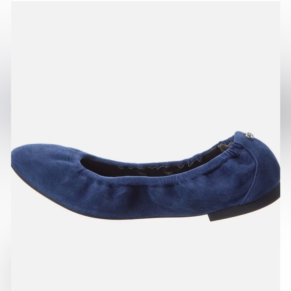 Stuart weitzman Gabby Scrunch Rivet Suede Flat NWT - Picture 8 of 8